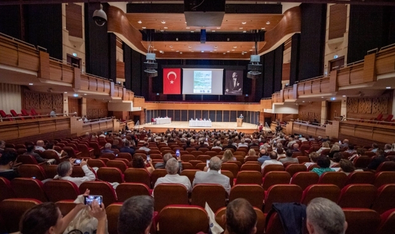 “İzmir’i vatandaşlarımızın güvenle nefes alıp vereceği bir yuva olarak tasarlıyoruz”