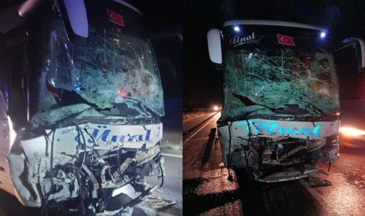 Kayseri'de otomobil ile yolcu otobüsü çarpıştı: 2 ölü, 20 yaralı
