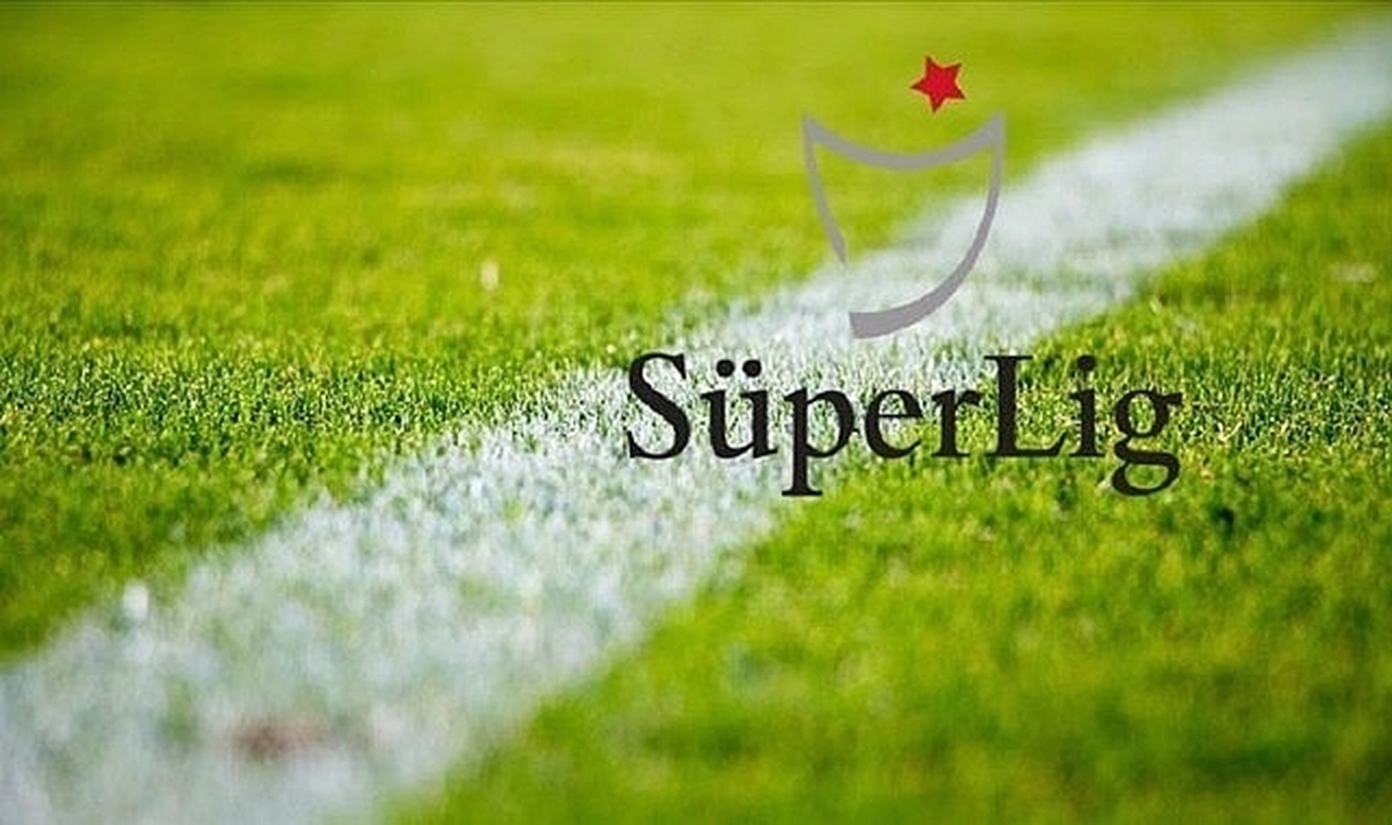 Süper Lig'de ertelenen maçlarda görev yapacak hakemler belli oldu!