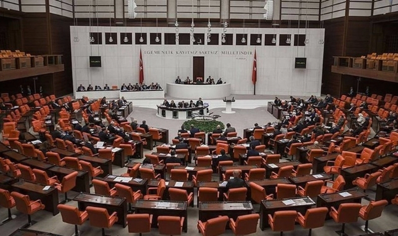 Teklif, Meclis'e sunuldu: Kamuda çalışan taşeron işçiler kadroya alınmalı