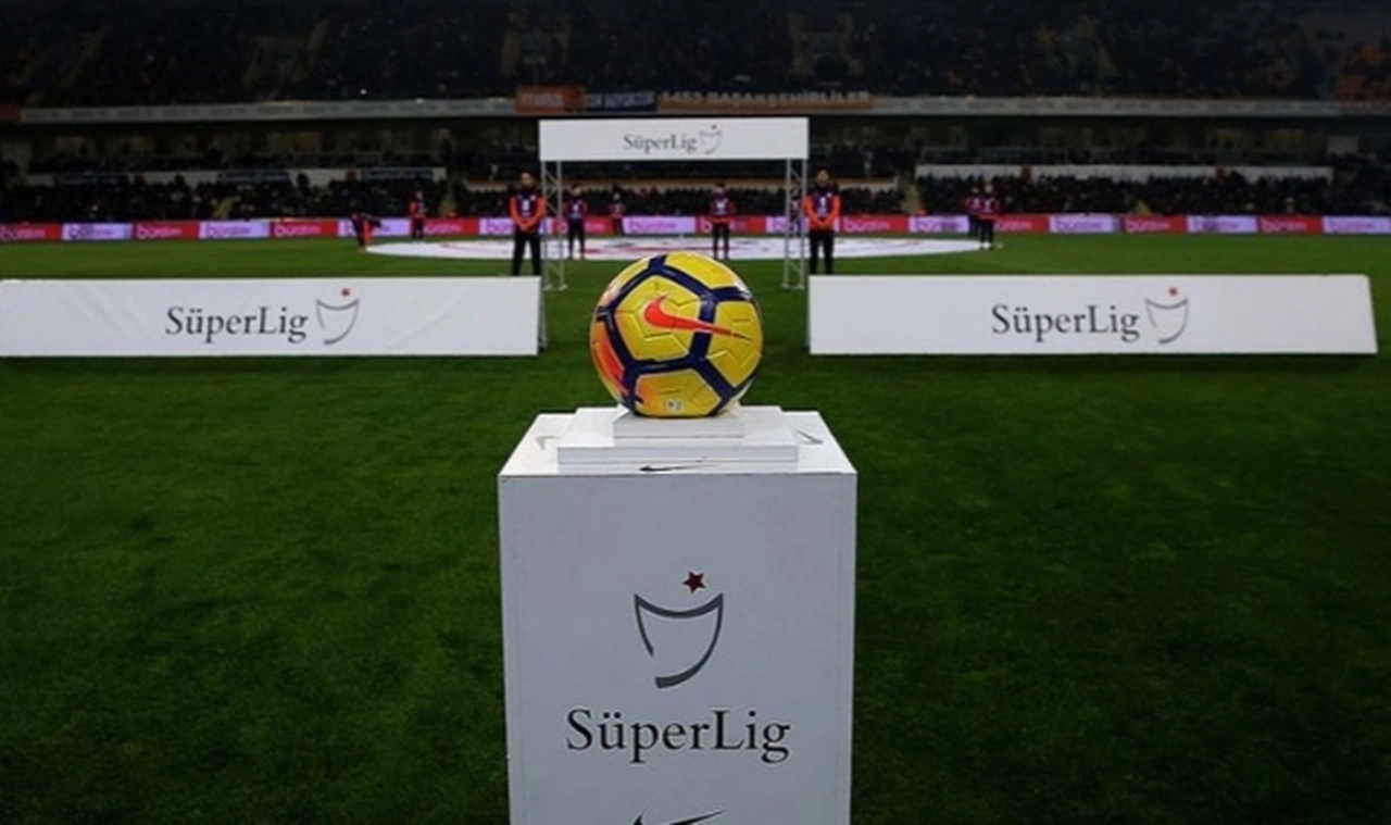 TFF, Süper Lig'de 14 haftalık programı açıkladı; işte derbi tarihleri!