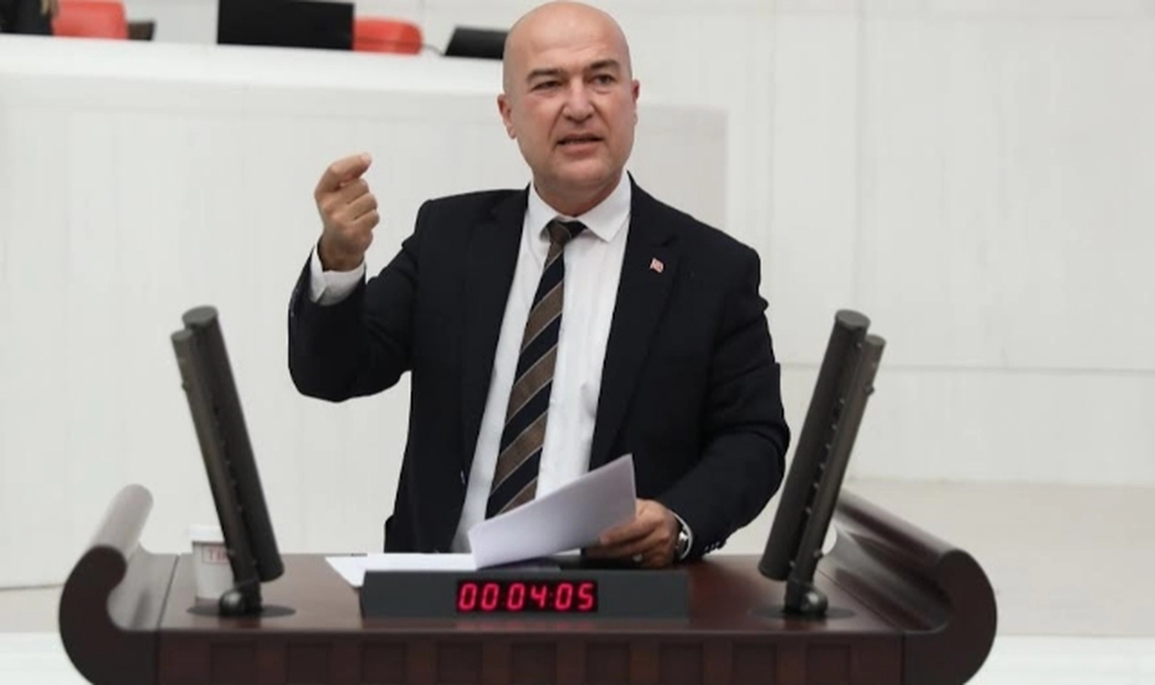 CHP'li Bakan genelgeyi paylaştı: AKP'nin "Türkiye Yüzyılı" logosunun devletin resmi yazışmalarında kullanılması talimatı verildi