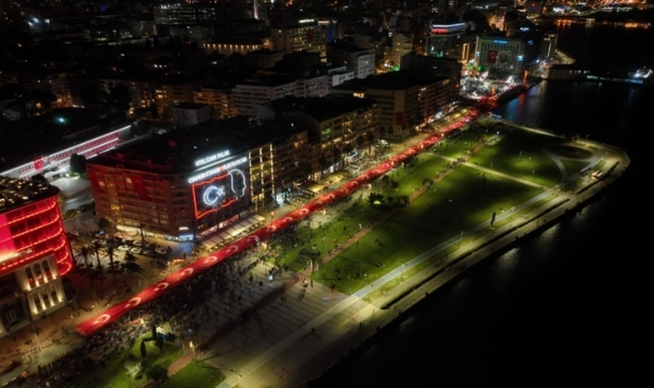 Cumhuriyet coşkusu İzmir’in her yerine yayılacak