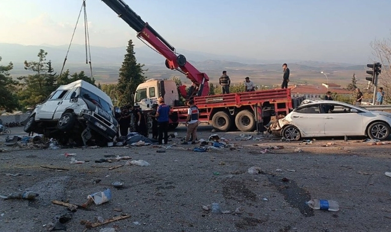 Gaziantep’te katliam gibi kaza: 5 ölü, 5’i ağır 17 yaralı