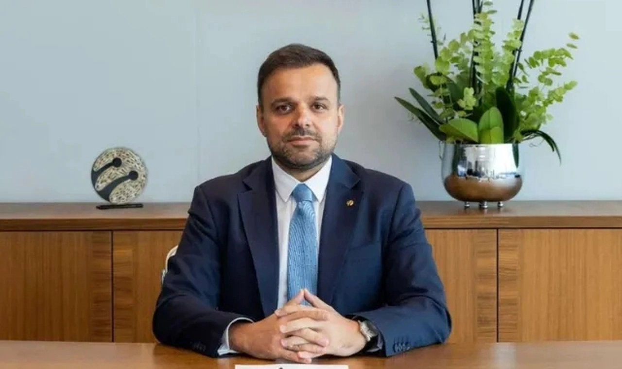 Turkcell'in başına AK Partili eski bakanın oğlu geçti