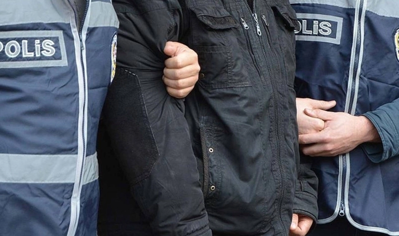 Uyuşturucuyla yakalanan CHP ilçe başkan yardımcısı gözaltına alındı