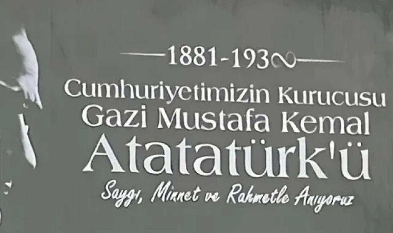 10 Kasım pankartında Atatürk'ün adını yanlış yazdılar