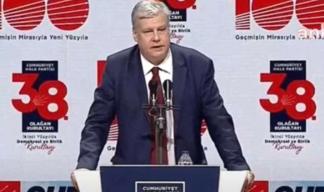 Cihaner'den sonra Öymen de adaylıktan çekildi