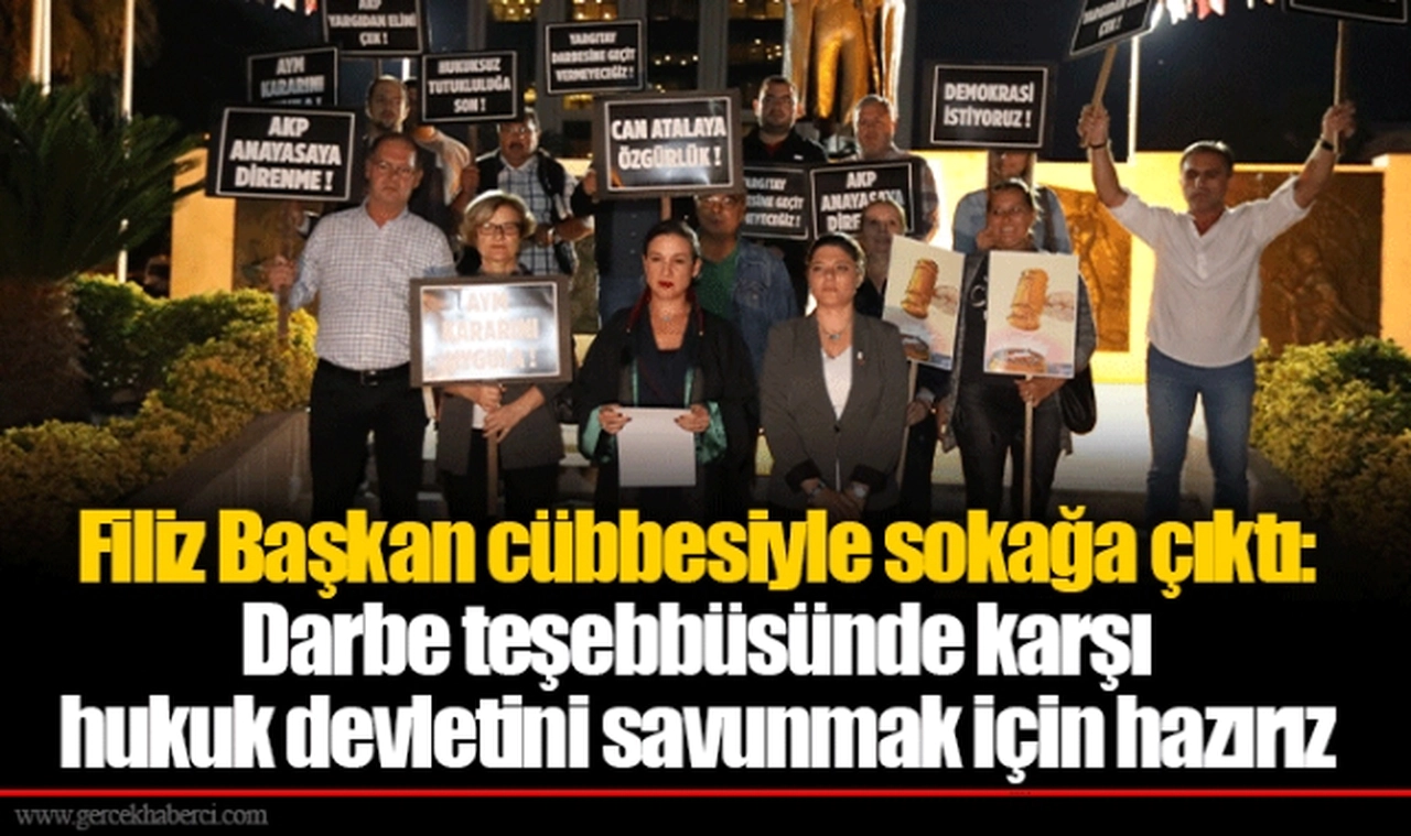 Filiz Başkan cübbesiyle sokağa çıktı: Darbe teşebbüsünde karşı hukuk devletini savunmak için hazırız