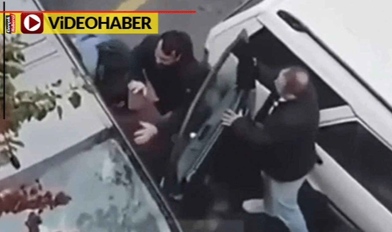 Kavgayı ayırmak istediler, kendilerini tutamadılar