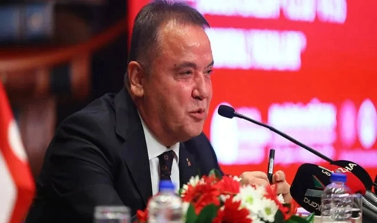 Muhittin Böcek’in başdanışmanının aynı anda beş yerde çalıştığı ortaya çıktı