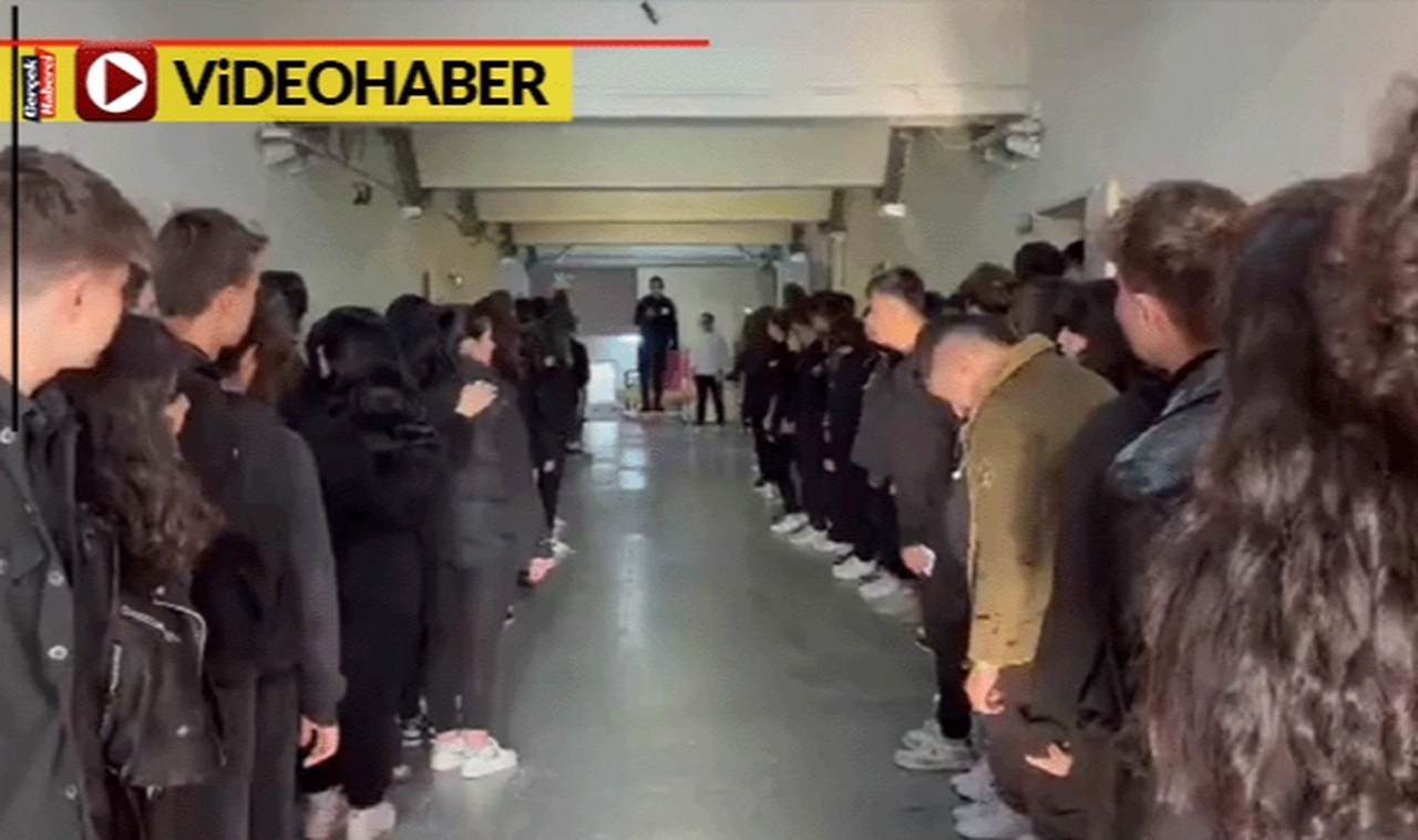 Öğrenciler izleyenleri duygulandırdı