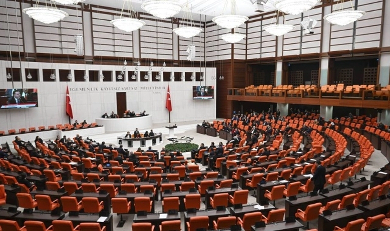 Yeni torba kanun teklifi Meclis'te: Şirketlere tanınan borç yapılandırma imkanı için süre 2 yıl daha uzatılacak