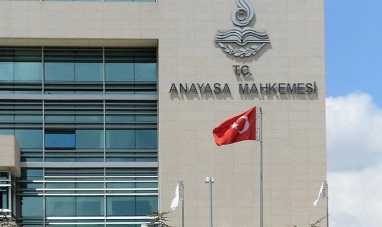 AYM'den önemli karar: 'Örgüt üyesi olmadan adına suç' iptal