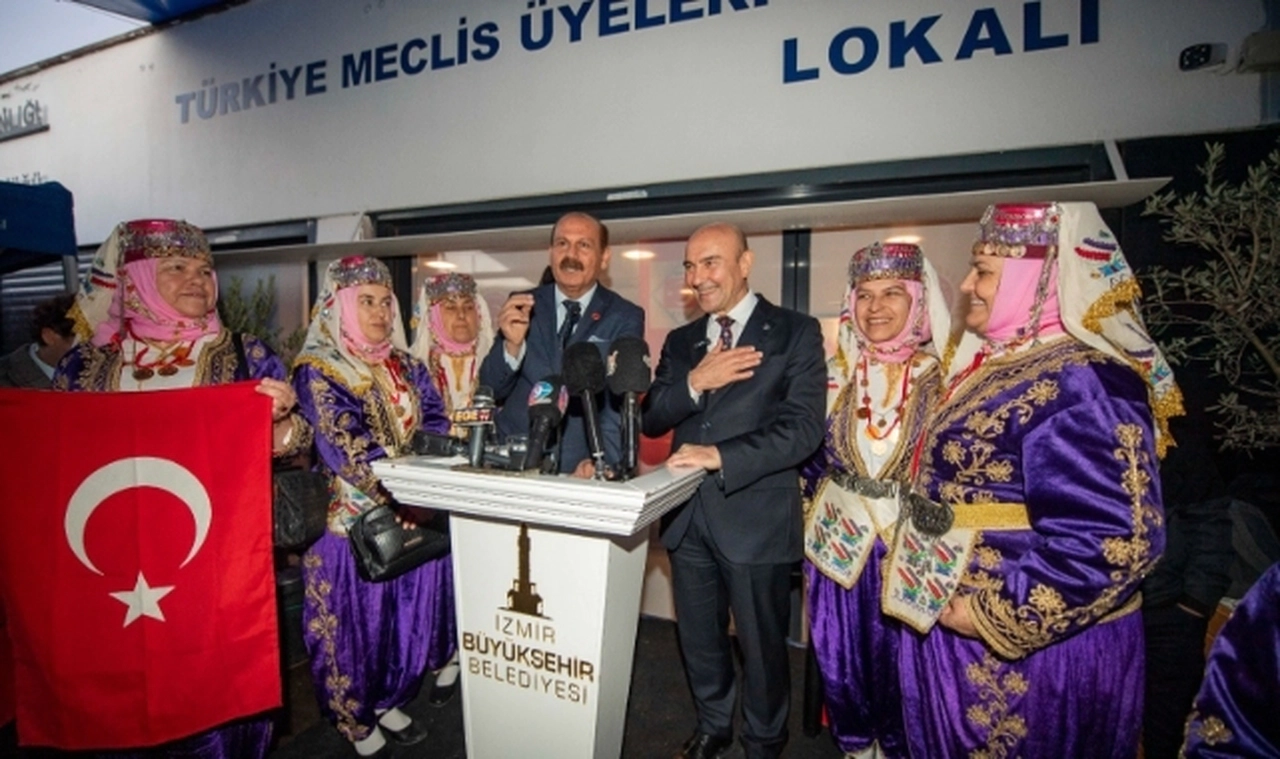 Başkan Soyer’e meclis üyeleri birliği ve sivil toplumdan destek: “Canla, başla, aşkla çalışmaya devam edeceğim”