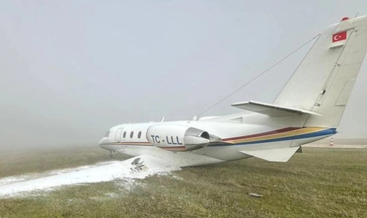 Diyarbakır'da özel jet iniş esnasında pistten çıktı