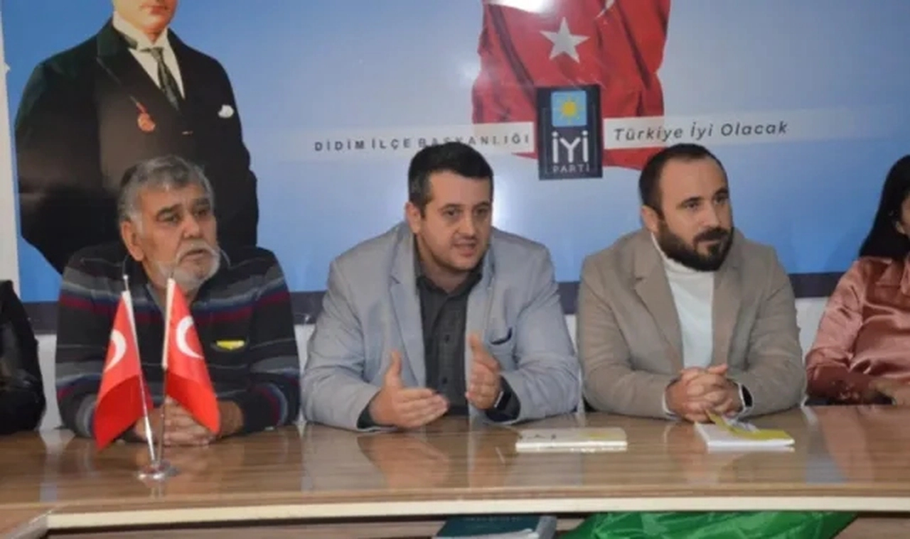 İYİ Parti'de 400 üye istifa etti