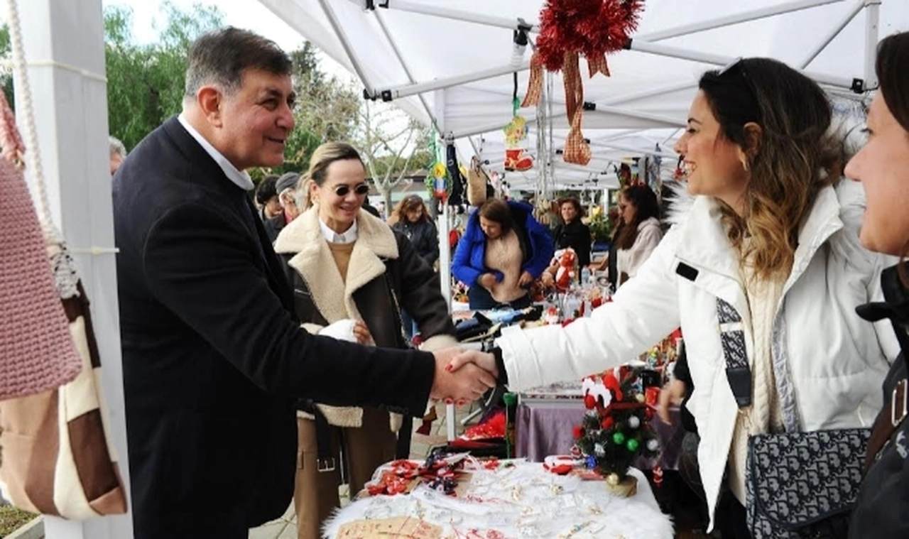 Karşıyaka'da yılın en renkli pazarı açıldı
