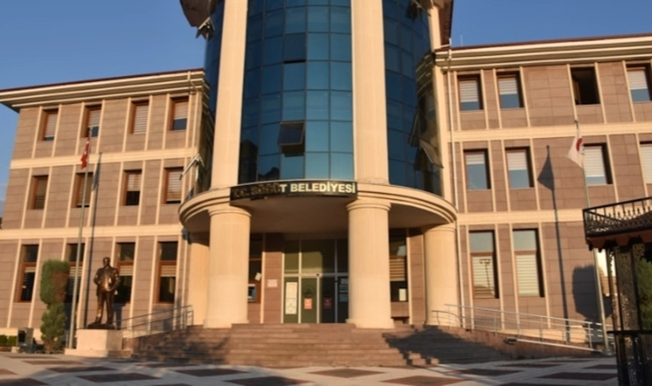 MHP'li başkan yardımcısından MHP'li belediye başkanına suç duyurusu