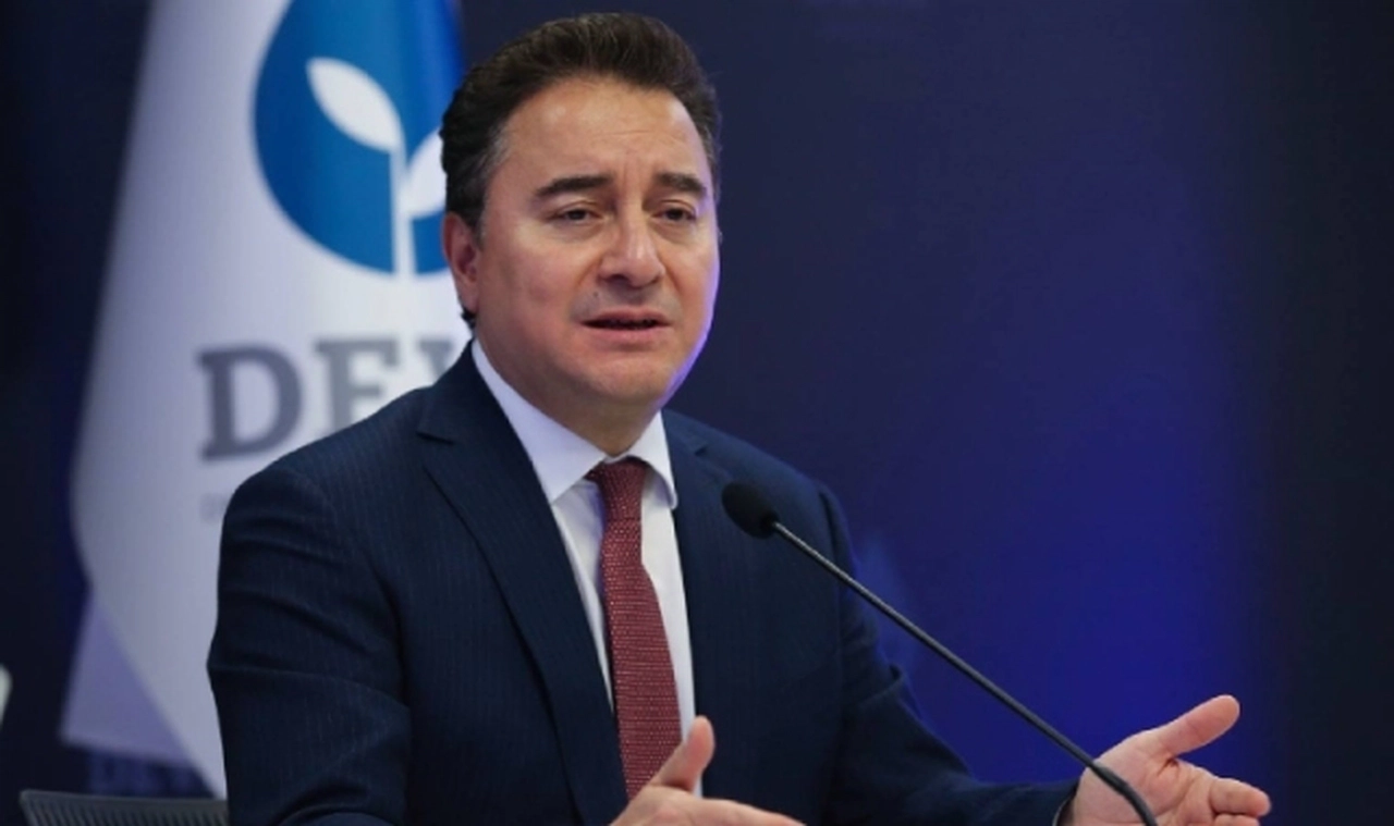 Babacan'dan "faiz" yorumu: 8 ayda 8 kere faizin arttığı bir ülkede Cumhurbaşkanı’nın sessiz kalması düşünülemez