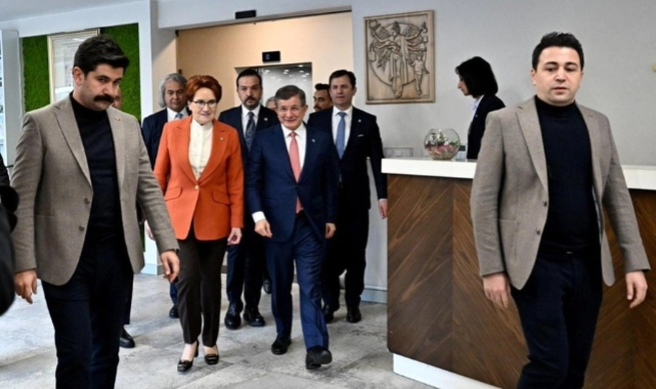 Davutoğlu'ndan  Akşener'e ziyaret