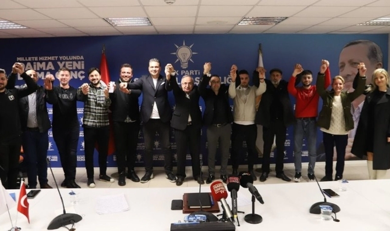 İYİ Parti’den istifa eden 11 kişi AK Parti'ye geçti