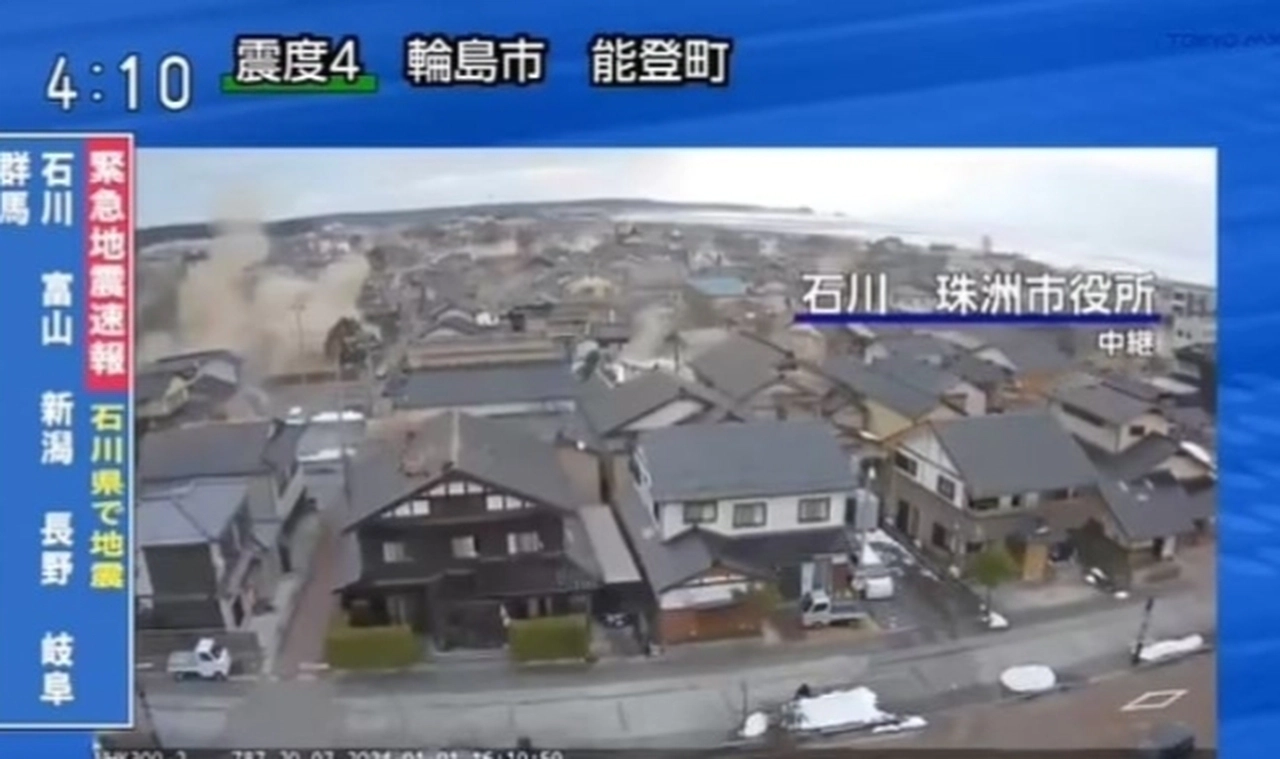 Japonya'da 7.4 büyüklüğünde deprem: Tsunami meydana geldi