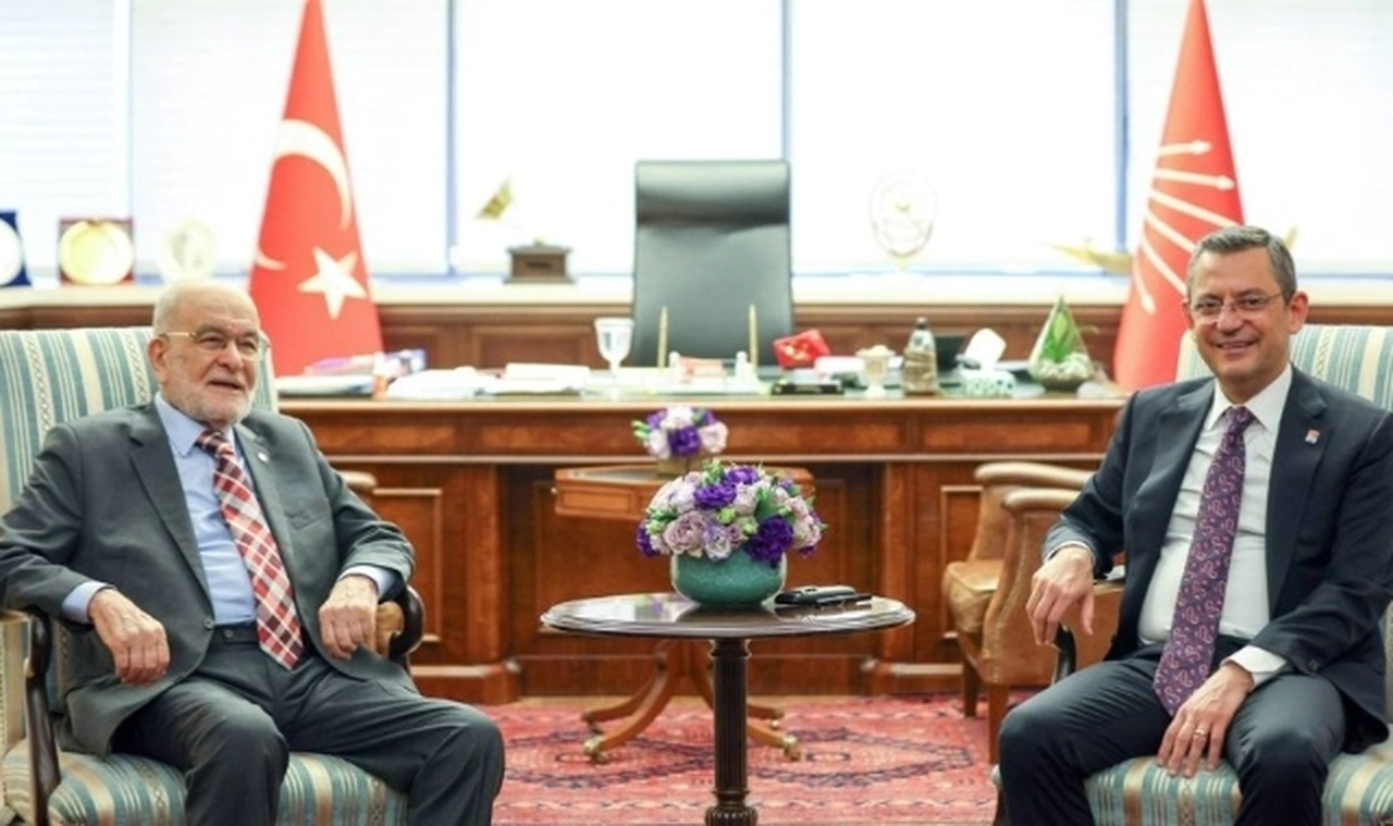 Özgür Özel ile Karamollaoğlu bir araya geldi