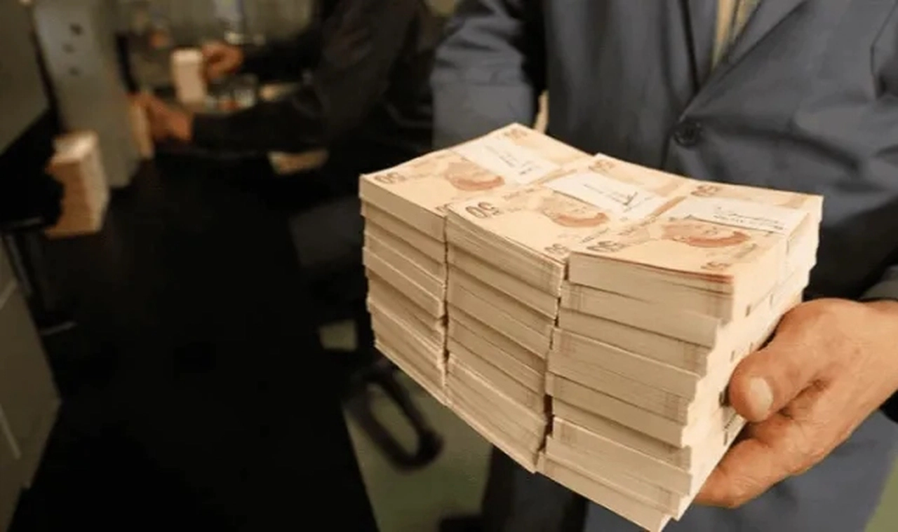 Bütçe 150,7 milyar lira açık verdi