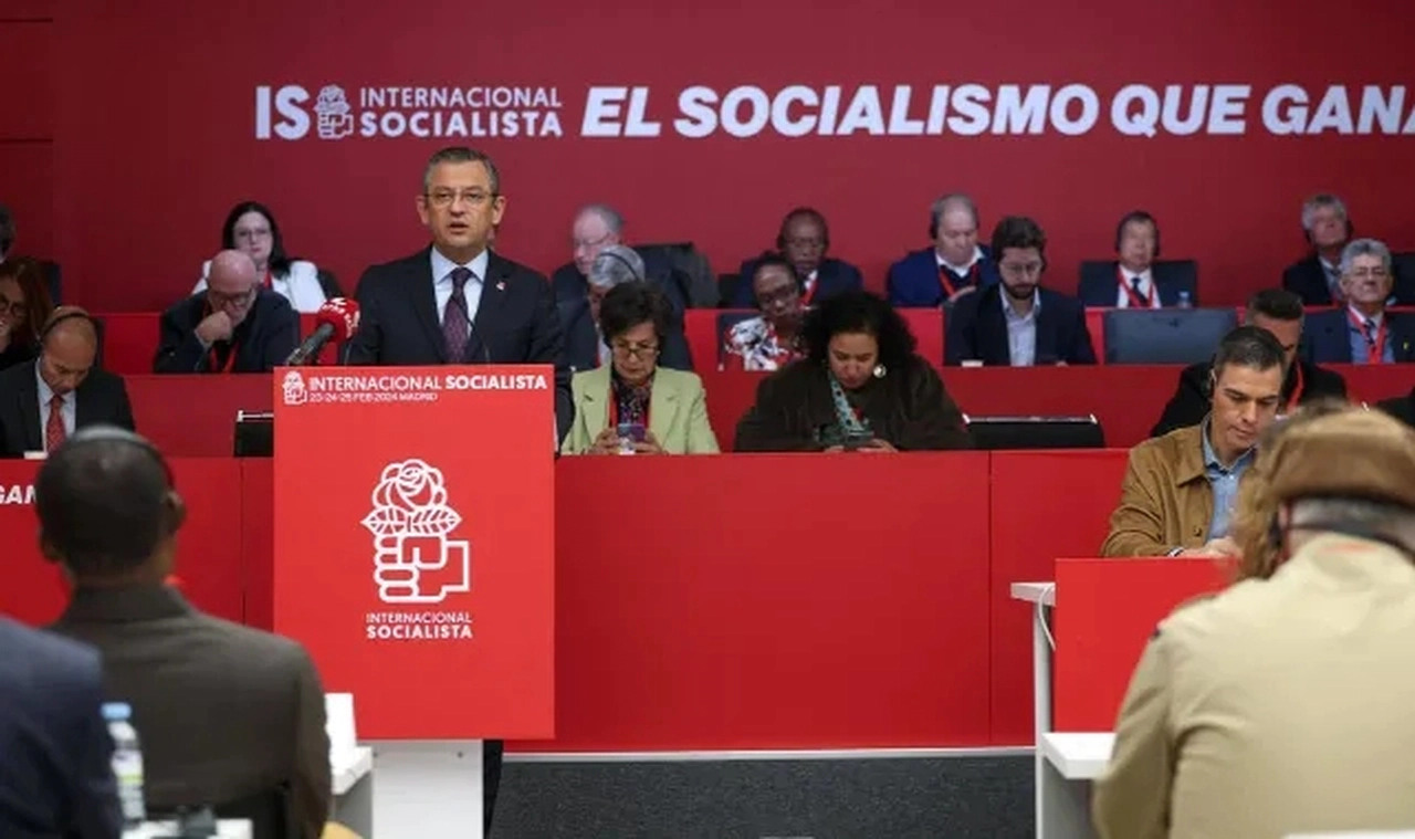 Özgür Özel, Sosyalist Enternasyonal Başkan Yardımcılığı görevine seçildi