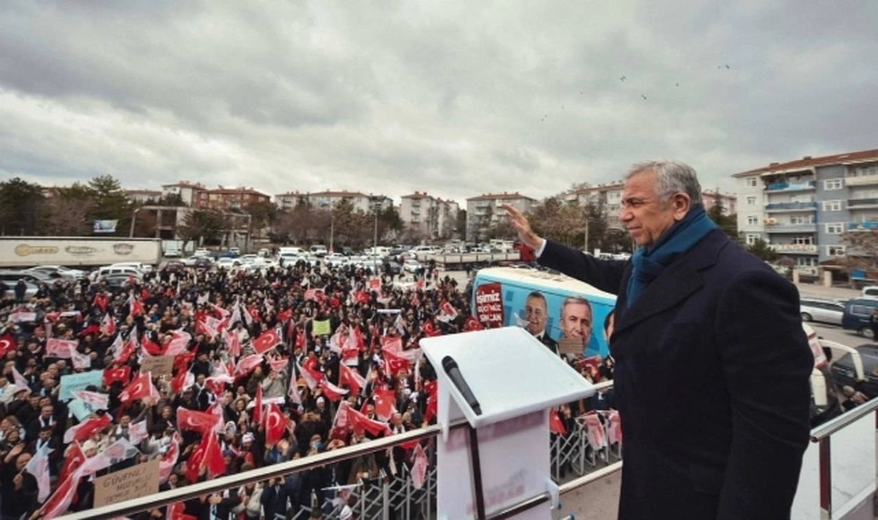 AKP Ankara’da eriyor
