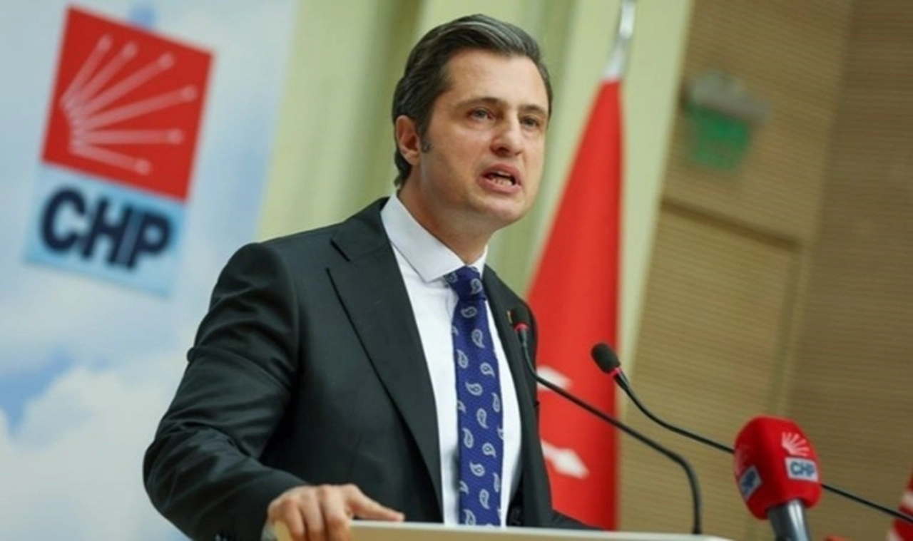 CHP Sözcüsü Deniz Yücel: Bugün aynı zihniyeti temsil eden bir avuç gerici, Atatürk'e, onun devrimlerine ve ilkelerine saldırıyor