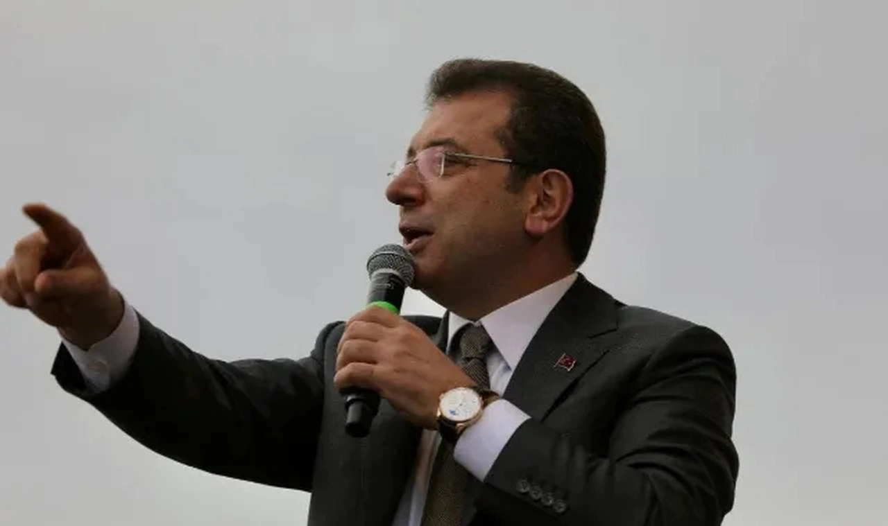 Ekrem İmamoğlu, kendisine Kuran gösteren kişiye yanıt verdi: Belli ki aldanmış, onu da kurtaracağız
