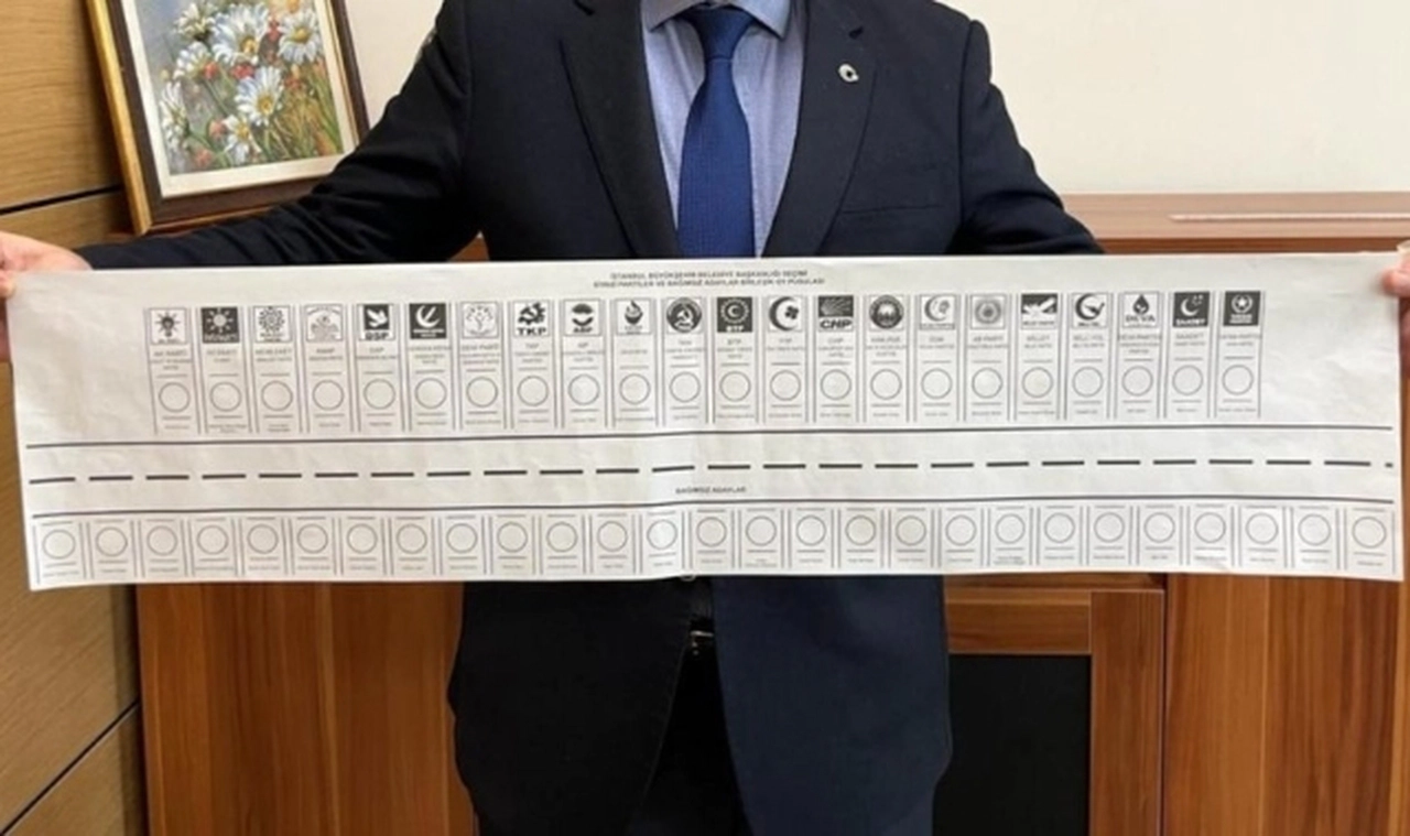 En uzun oy pusulası 1 metre ile İstanbul'da