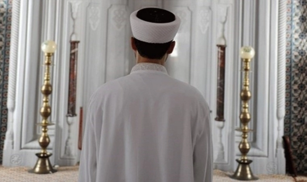 Kayseri'de camide vaaz veren imam, kadınları hedef aldı: 'Kadınlarımız soyundukça soyunuyor'