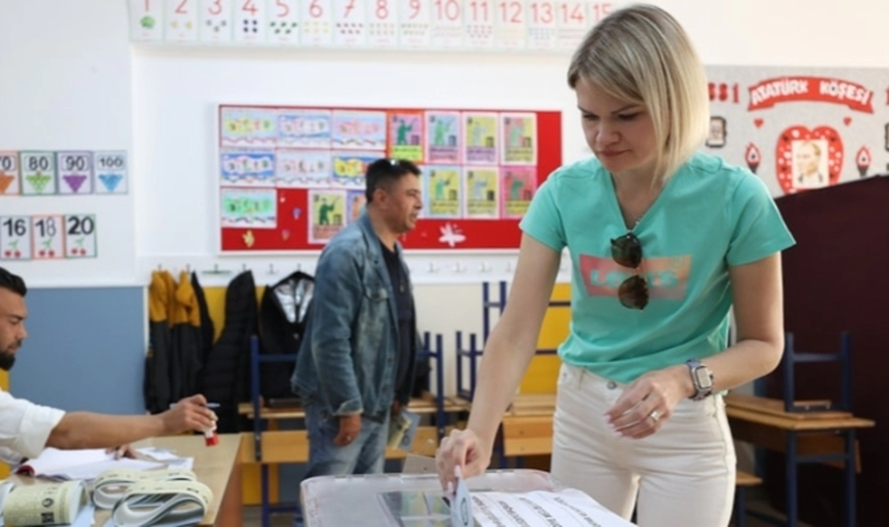 Partilerinin gözden çıkardığı altı başkan koltuğunu korudu