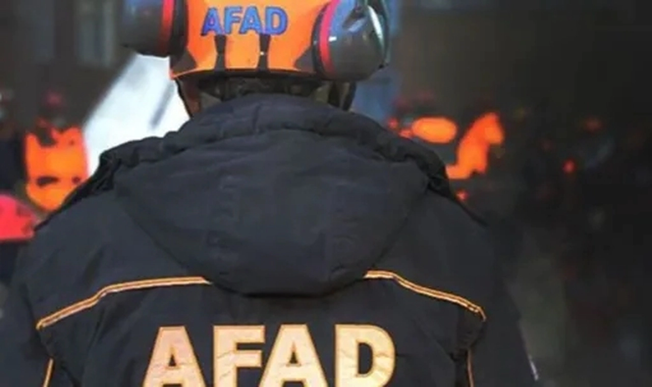 AFAD duyurdu: Türkiye'den İran'a arama kurtarma personeli gidiyor