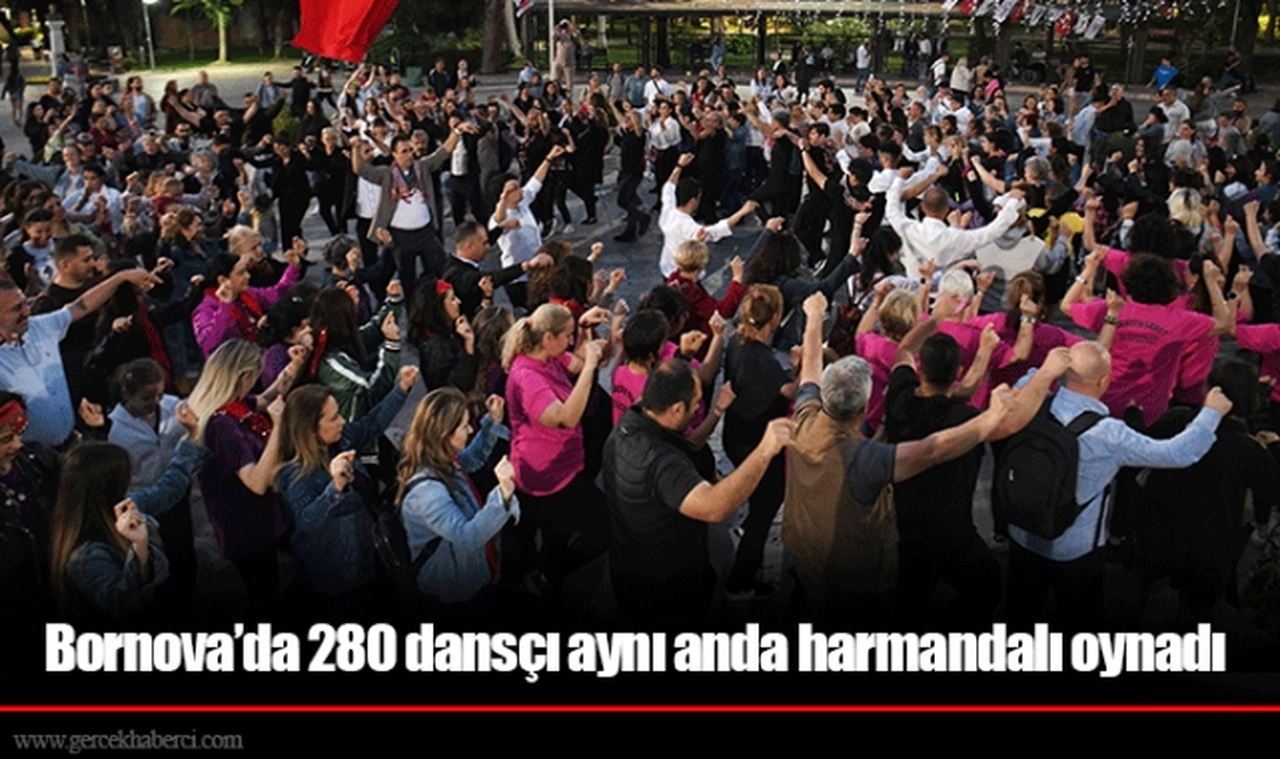 Bornova’da 280 dansçı aynı anda harmandalı oynadı
