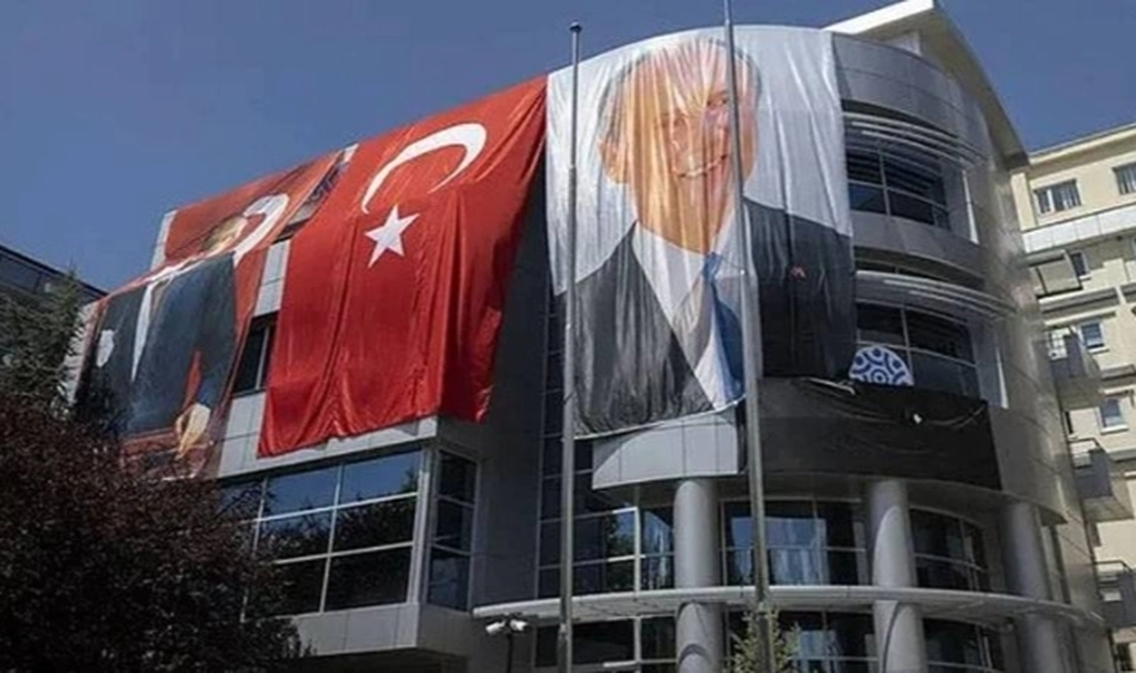 Memleket Partisi'nin genel merkez binası boşaltıldı, kapısına kilit vuruldu; nedenini Muharrem İnce açıkladı