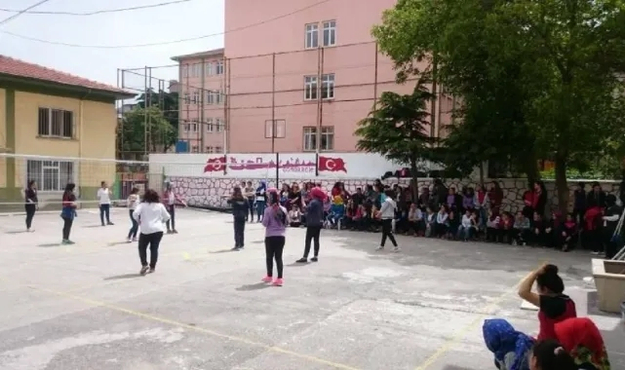 Öğrenci pansiyonunda 'gıda zehirlenmesi' şüphesi: 47 öğrenci hastanelik oldu