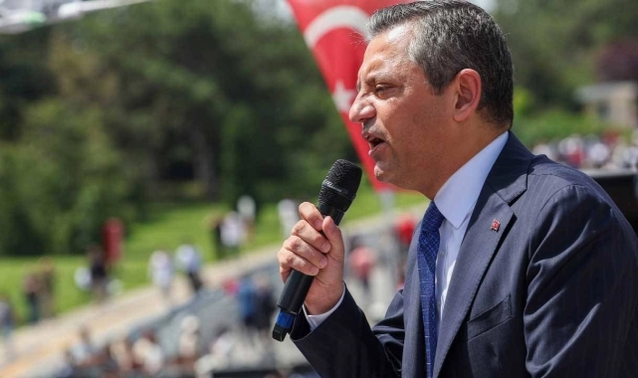 Özgür Özel, Büyük Emekli Mitingi'nde konuştu: İktidara geldiğimizde emekli aylığı bir buçuk asgari ücret olacak