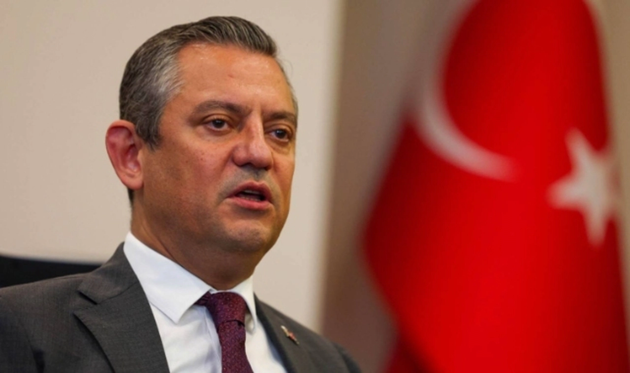 Özgür Özel "Değişimin Yüzyılı"nı tanıttı: CHP'de yapay zekâ ile neler yapılabilecek?