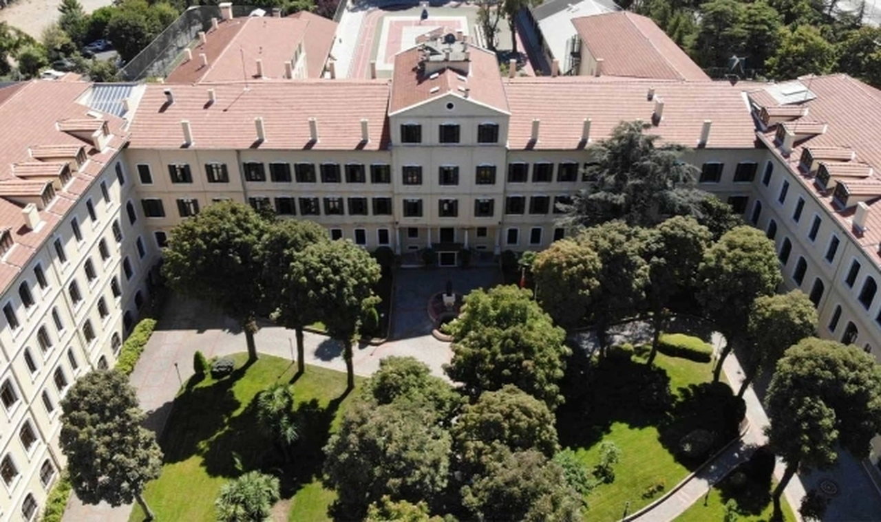 Rekabet Kurulu’ndan İstanbul’daki Fransız liselerine 21,3 milyon lira idari para cezası