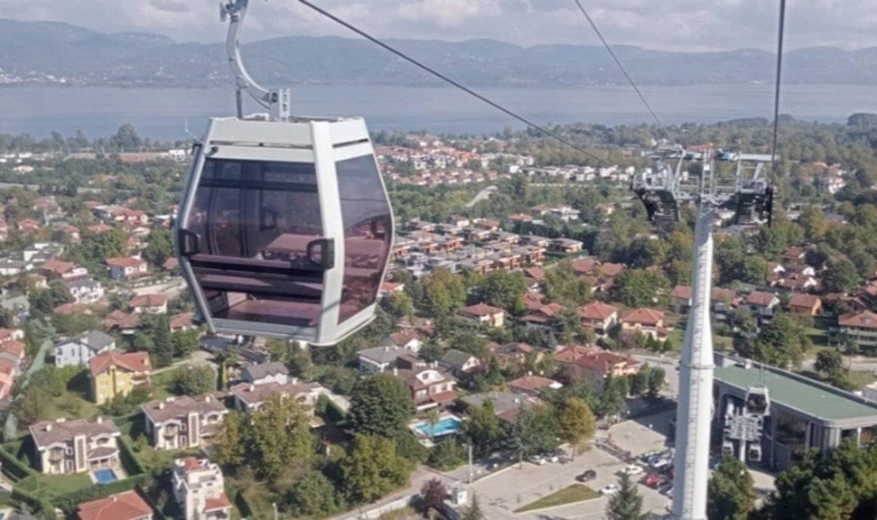 Sapanca'da ruhsatsız teleferik hattı mühürlendi