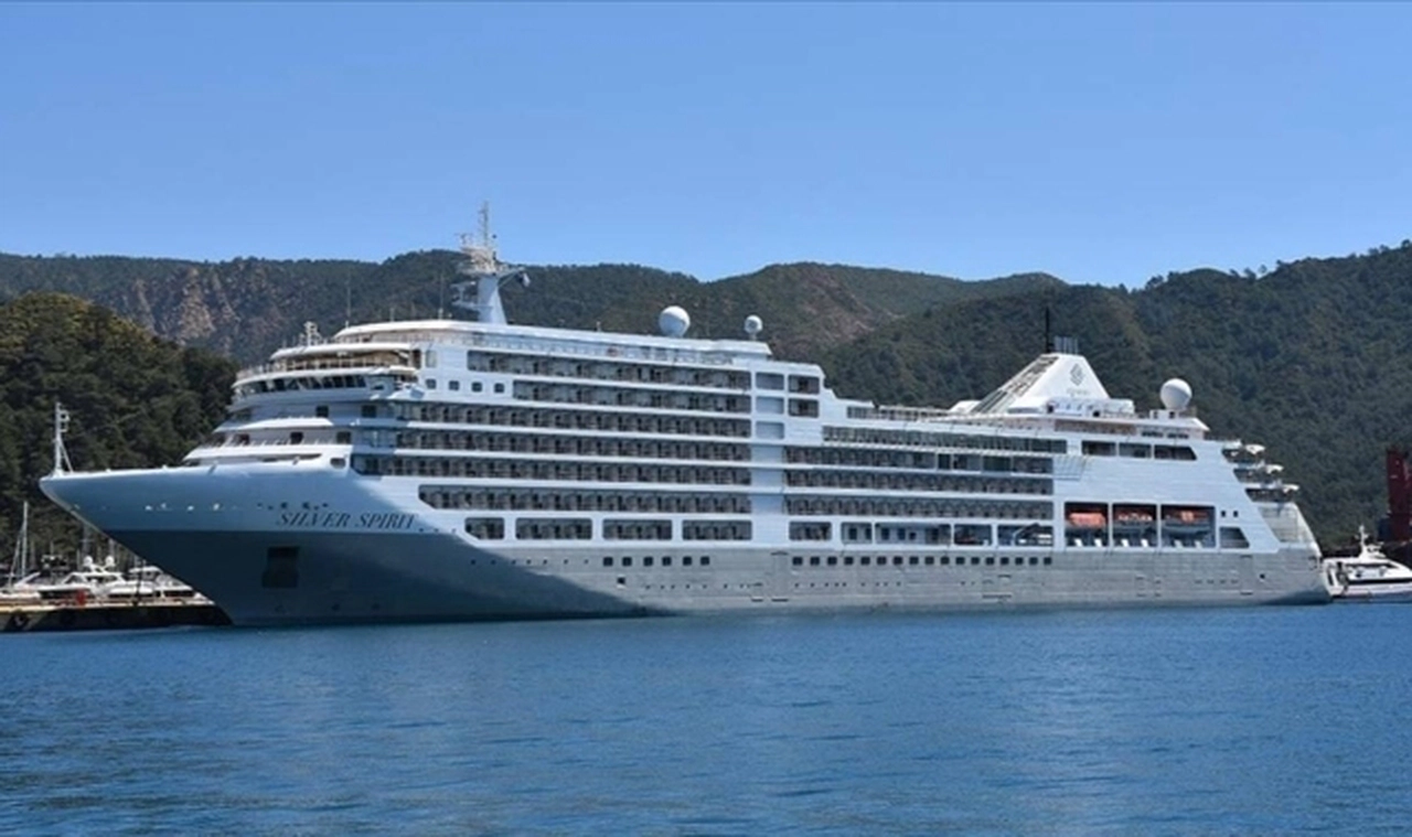 Vasco Da Gama kruvaziyeri 1040 yolcusuyla Marmaris'e geldi