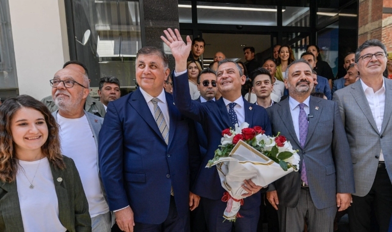 CHP Genel Başkanı Özgür Özel İzmir’e geldi