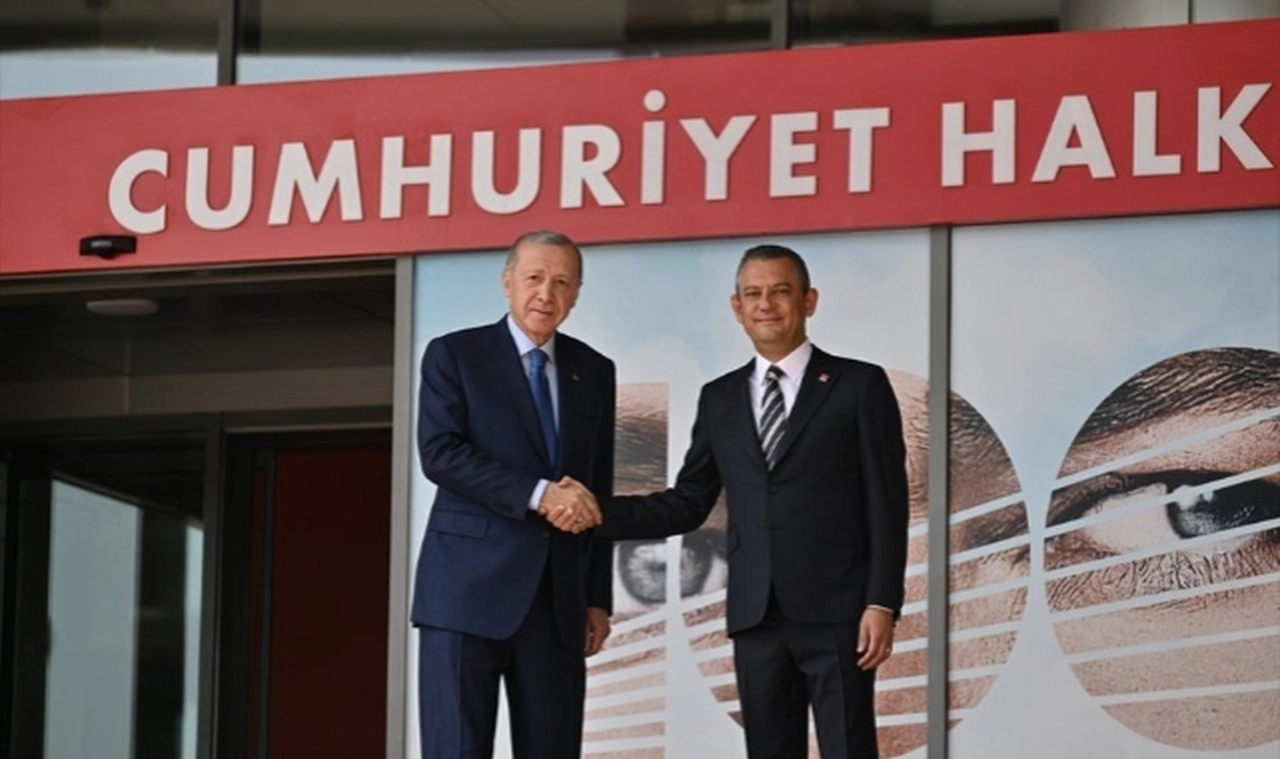 Cumhurbaşkanı Erdoğan ile CHP lideri Özel görüşmesi başladı