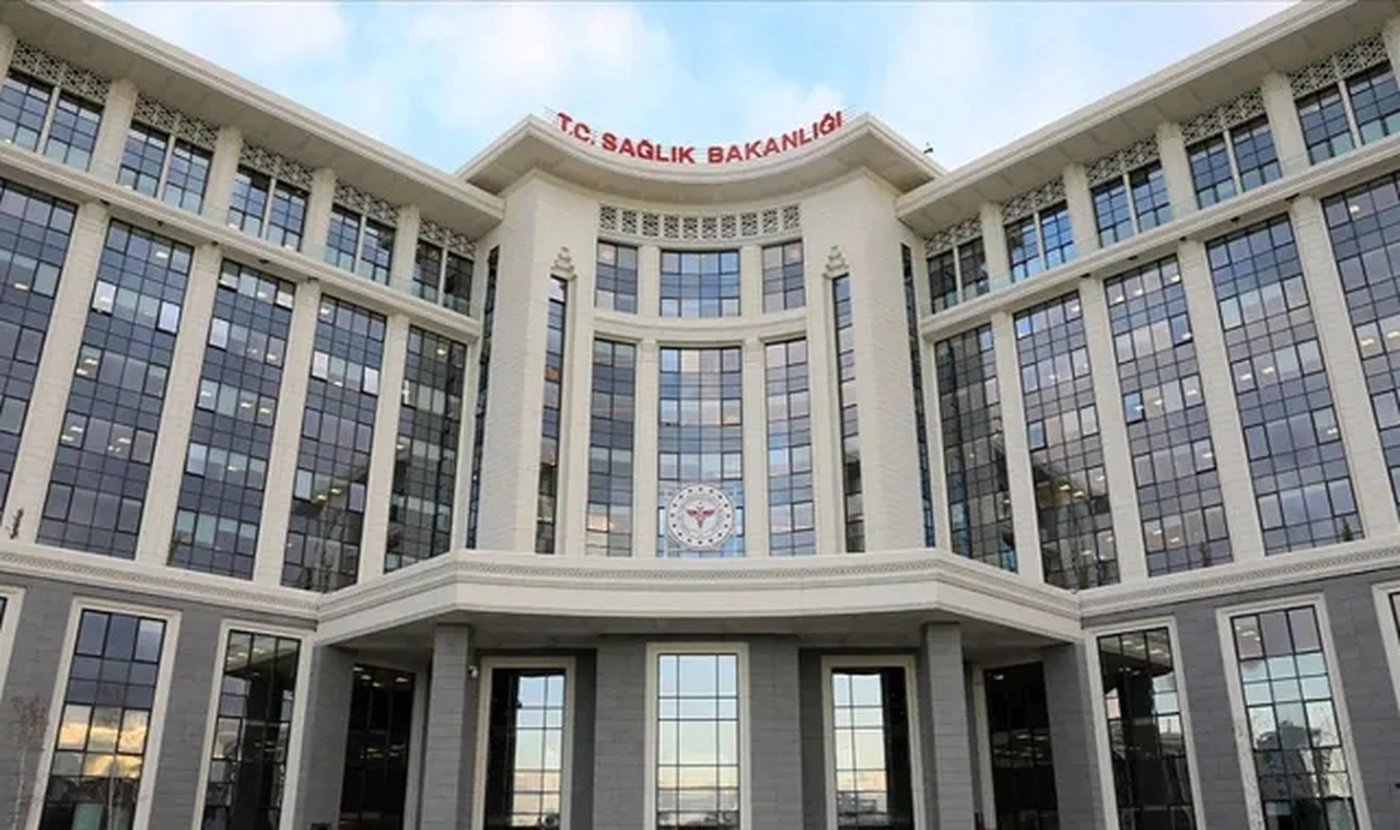Sağlık Bakanlığı'nın ihalelerinde müdür kıyağı: Denetlediği firmaya genel müdür oldu
