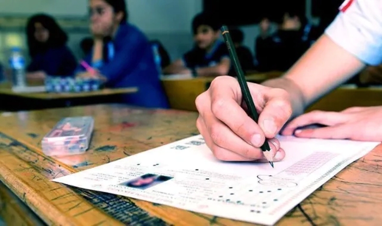YKS’ye elektronik düzenekle girdiler: 2 kişiden biri tutuklandı
