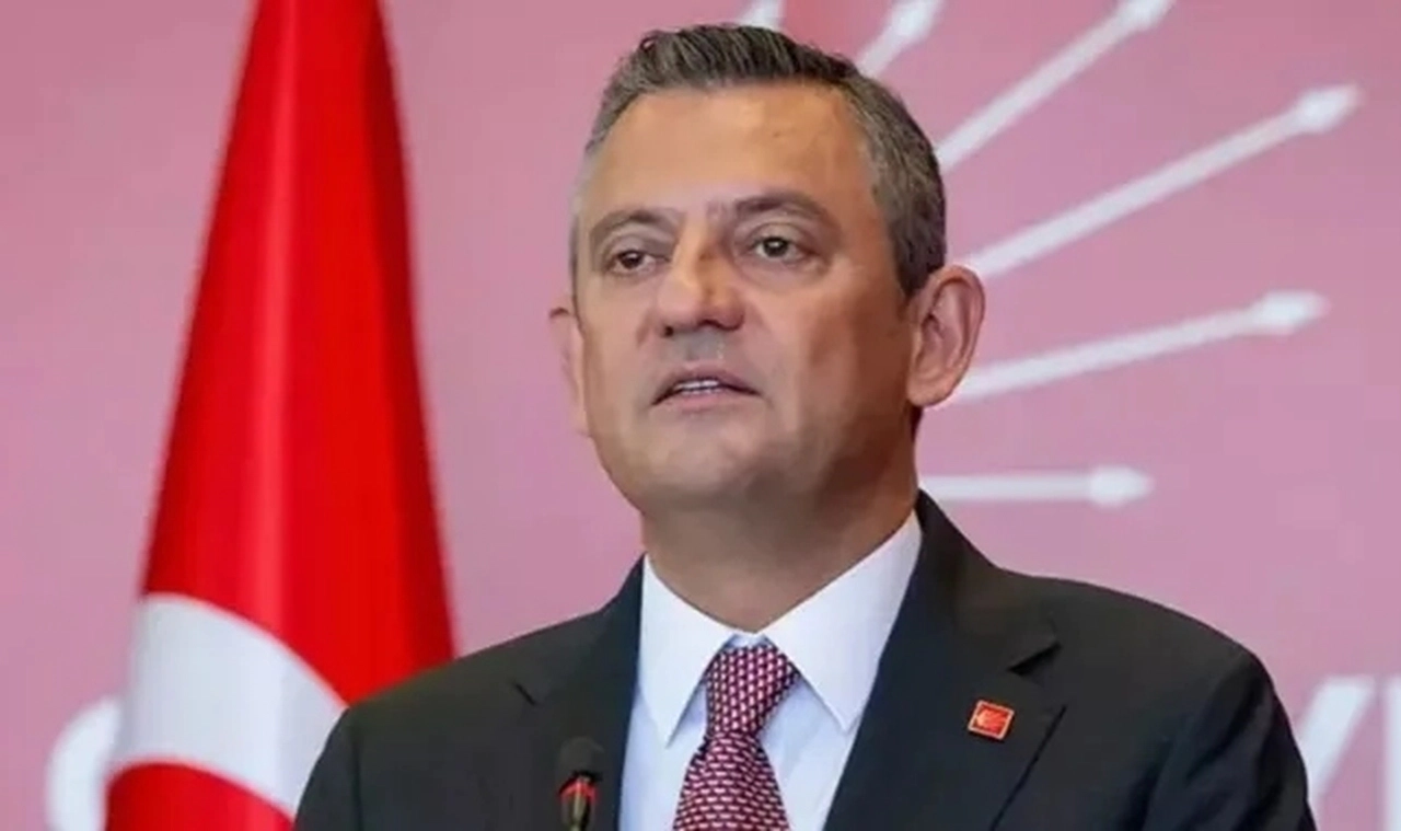 CHP Genel Başkanı Özgür Özel'den 'Fransa' çağrısı: 'Aşırı sağa karşı sandığa gidin'